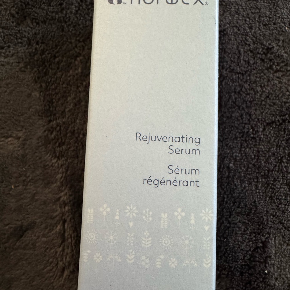 Norwex Rejuvenating Serum - Light Blue and White - Picture 2 of 11